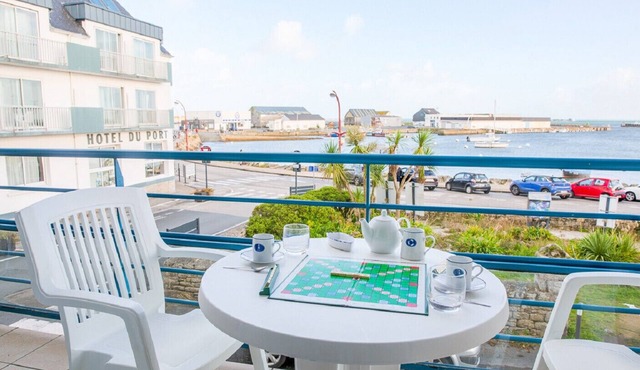 200m from the beach, seaview flat for 2