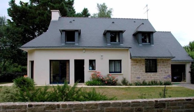 200m from the ocean near town and trade, very quiet residential area