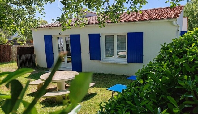 200m from the sea: house for 4 people with swimming pool and garden