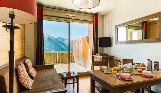 200m from resort center, swimming pool, sauna, hammam, balcony, parking, tv, ski locker, 24m²