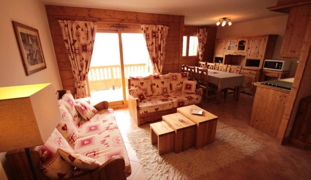 200m from shops, 3rd floor, swimming pool, parking, tv, ski locker, 120m², Les Saisies