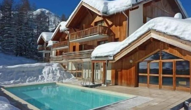 200m from shops, 2nd floor, view valley, swimming pool, sauna, hammam, balcony, ski locker, 33m²