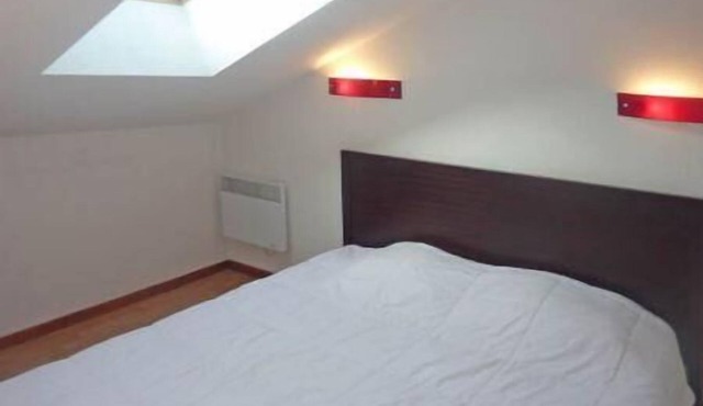 200m from shops, 3rd floor, view swimming pool, swimming pool, sauna, hammam, balcony, ski locker
