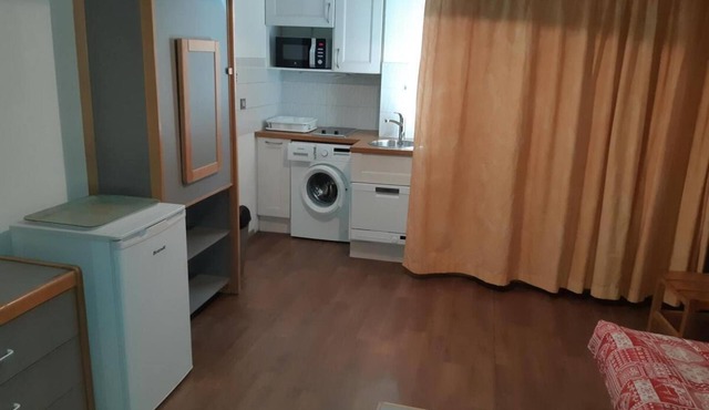 200m from ski lifts, 1st floor, balcony, parking, tv, ski locker, 26m², Brides Les Bains