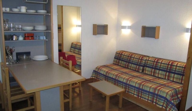 200m from ski lifts, 3rd floor, balcony, parking, tv, ski locker, 28m², Brides Les Bains