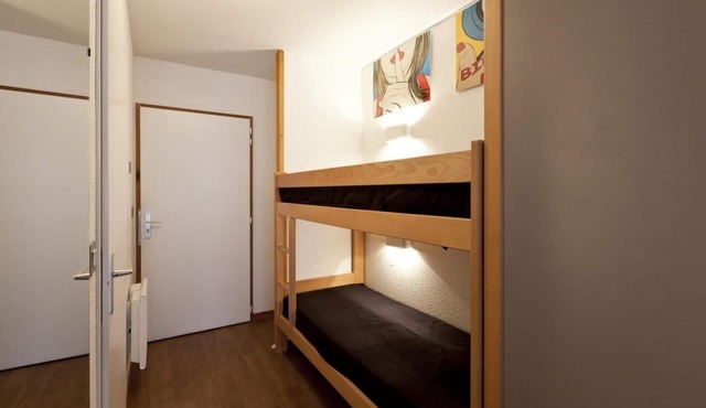 200m from ski lifts, 3rd floor, balcony, parking, tv, ski locker, 25m², Brides Les Bains