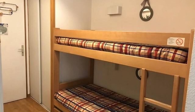 200m from ski lifts, 1st floor, parking, tv, ski locker, 25m², Brides Les Bains