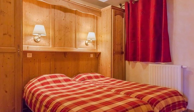 200m from ski slopes, fitness, swimming pool, sauna, hammam, balcony, tv, ski locker, 50m²