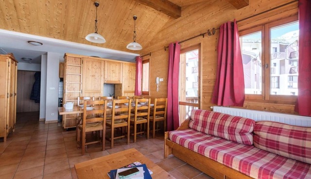 200m from ski slopes, fitness, swimming pool, sauna, hammam, balcony, tv, ski locker, 72m²