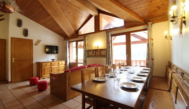 200m from ski slopes, 2nd floor, view mountain, fitness, sauna, balcony, tv, ski locker, 96m²