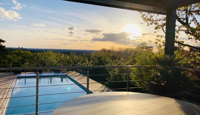 200m2 family villa with swimming pool 10 minutes from Toulouse city center