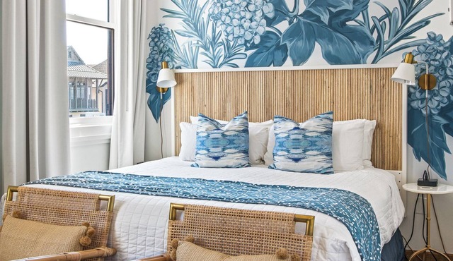 201 Rosemary Beach Inn - Includes Beach Chairs & Complimentary Breakfast + Access to 4 Pools