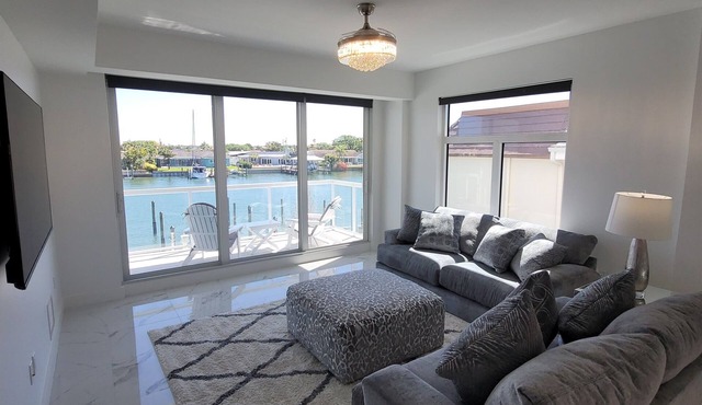 201, Water View-Clearwater Bch in 6 min, Pool/Gym