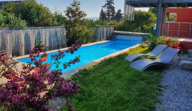 2013 architect's villa with heated swimming pool, lake views, 100 m from the beaches