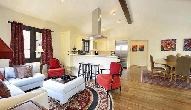 2016 Heritage Award Home in dwtn. Santa Fe, Soaking tub, Outdoor deck for dining