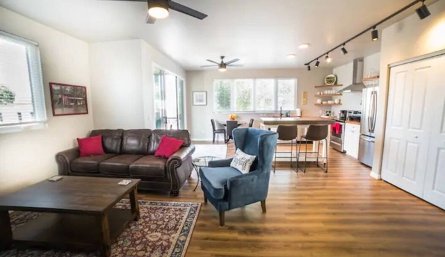 201The Lofts, by Flagtown, 2 bed 2 bath with community hot tub