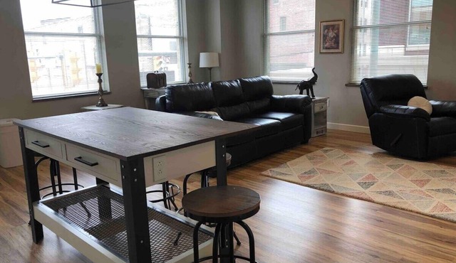 202 Brand new Downtown living - king - WiFi 70” TV