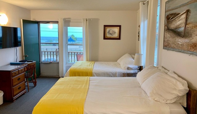 202 - Executive Rm Lake View- Balcony 2 DBL