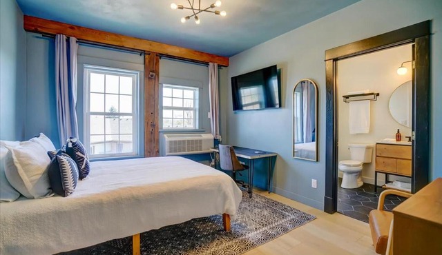 202 - Single Queen
