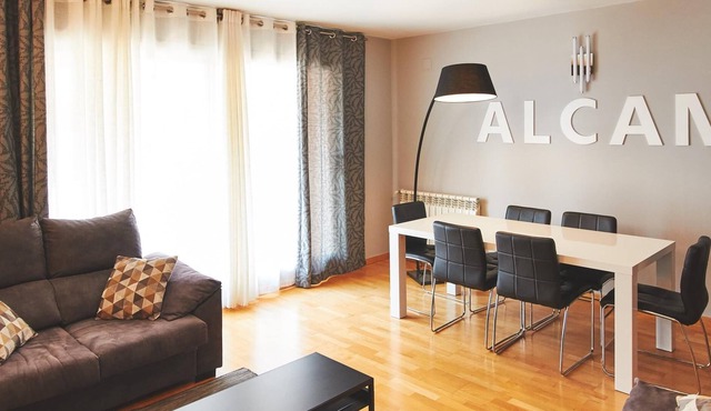 202. Tresmall Playa Badalona Apartment