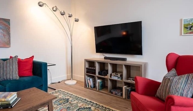 202 - Wolfville Main Street 2-Bed Suite with Patio