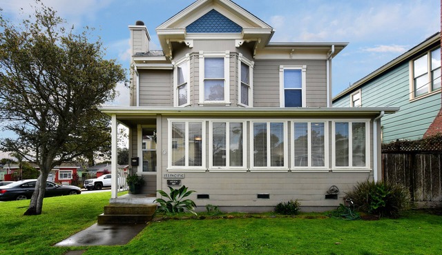 2021 Remodeled Victorian in Excellent Location, Close to Beach and Downtown