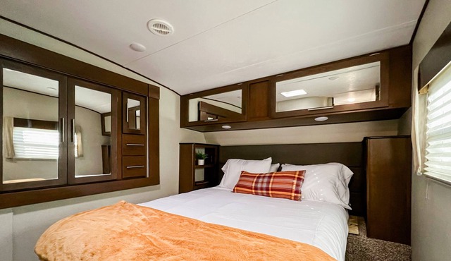 2021 RV with everything you need for a cozy stay! River Access at the RV park.