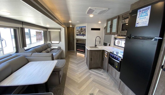 2022 Glamper on Lake Poygan with boat slip available!