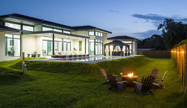 2022 Mansion 7000 sf/Pool/Gameroom/Theater