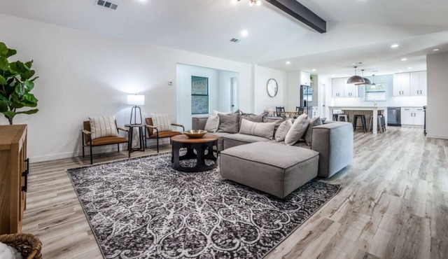 2022 remodel-Beautiful Grapevine home.