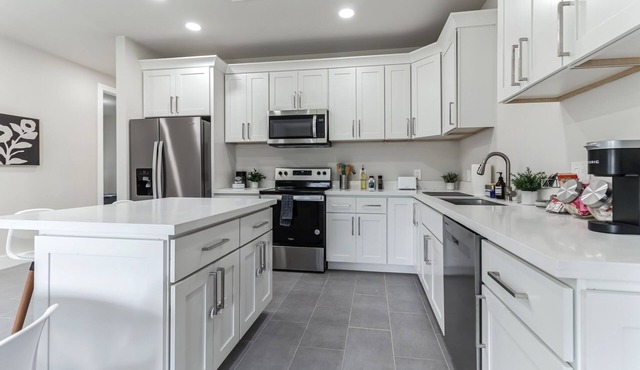 2023 NEW 3 BR 2 BA Modern Hidden Gem