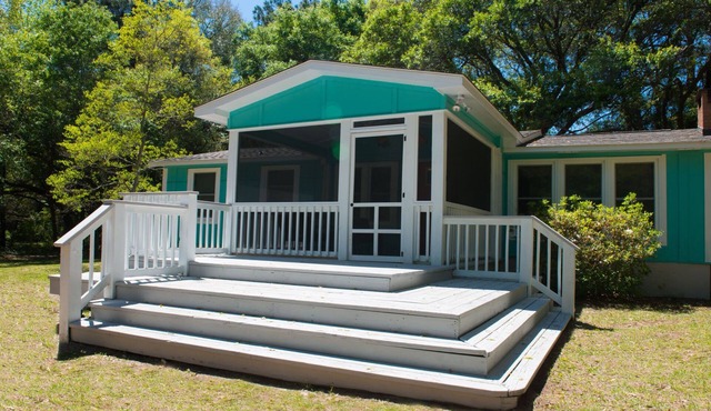 2023 Remodeled Cottage only 5 minutes from the Beach
