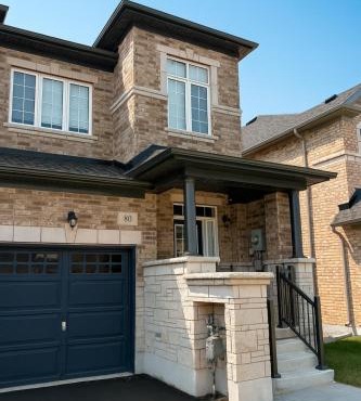2024 Built 3 Bedroom Townhouse in Cambridge with Foosball, Free Parking, WiFi, Full Kitchen and Laundry - 8 Min to African Lion Safari - Great for Groups & Work Stays!