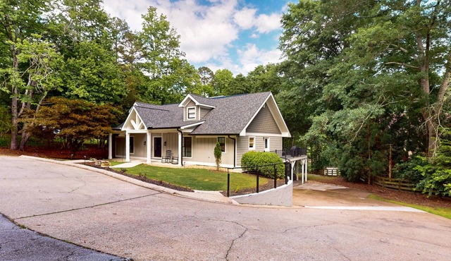 2025 Fully Renovated lakefront home with two-story dock, WiFi, & game room