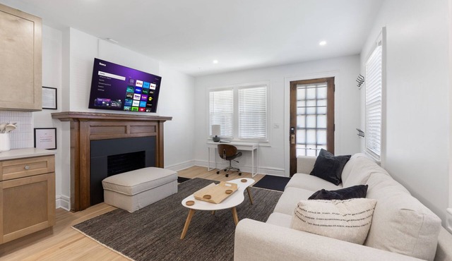 2025 Fully Renovated 3BD/1.5BA Duplex in Walkable Grandview