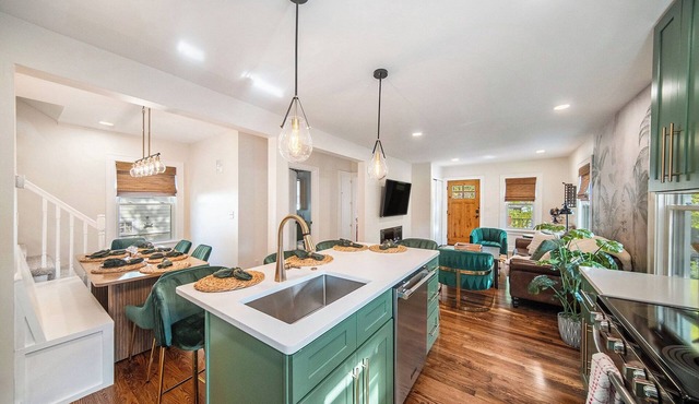 2025 Modern Reno | Walk Downtown | Parkside City View | Treehouse at Tree Town