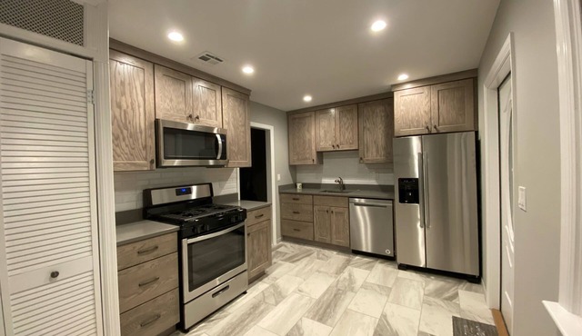 2025 NEW Renovated Shore Retreat, Includes Beach Badges, 2 Blocks to Beach & Bay