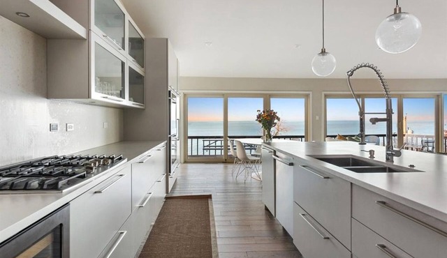 (2025 Open!) Gorgeous Home With Private Pool & Panoramic Lake Views!