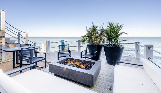 (2025 Open!) LAKEFRONT HOME WITH PRIVATE HOT TUB!