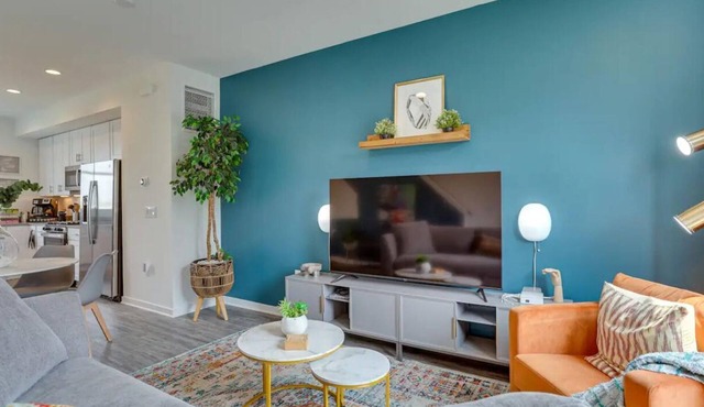 2026 3-bedroom townhome in charming Philadelphia with AC, WiFi