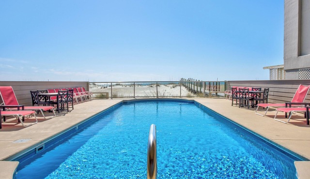 🥳 2026 Going fast! 😎 The Pearl. 20BR. Beachfront. Heatable Pool! ELEVATORS!