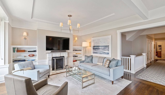 2026 New Listing! Gorgeous Russian Hill 2BR Flat with Bay Views.