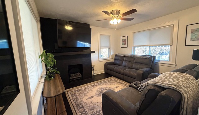 2026 NFL Draft - Pittsburgh 2BR Home Conveniently Located - 4 miles to Stadium