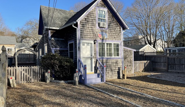 2026 now Open! Updated Oak Bluffs home! Close to everything!