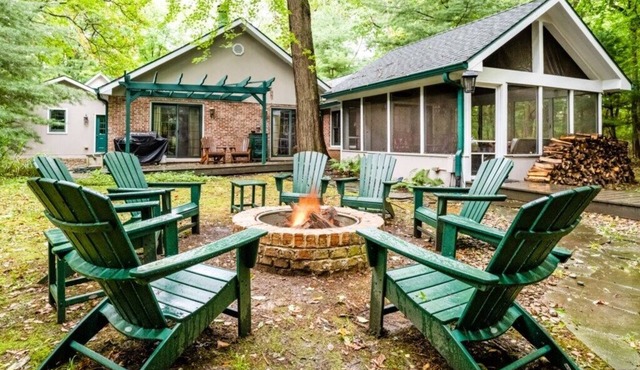 2026 OPEN! (4 Nt Min!) Harbert Home With Hot Tub & Close To Beach!