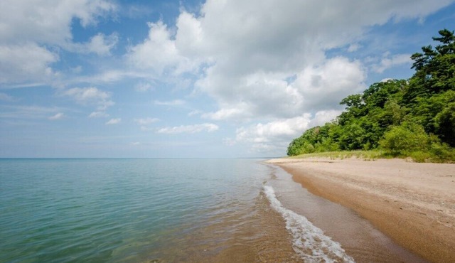 (2026 OPEN!) LAKESIDE HOME CLOSE TO PRIVATE ASSOCIATION BEACH!