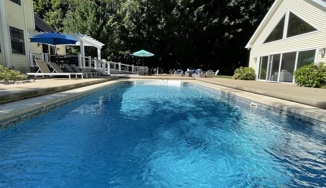 2026 Open Secluded retreat Heated pool 13 acres pool table playground