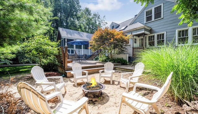 (2026 OPEN!) Union Pier Beach Style Cottage Close to Lake Michigan!