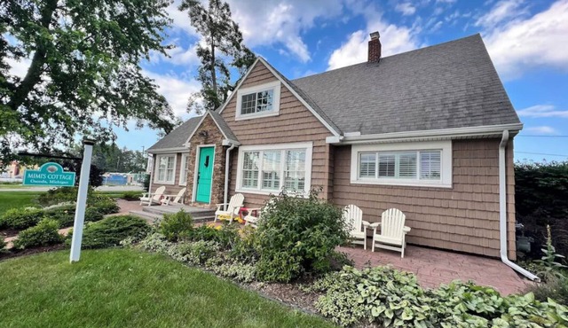 2026 Remodel! Downtown Oscoda - Lake Huron Beach and Pier! Sleeps 13