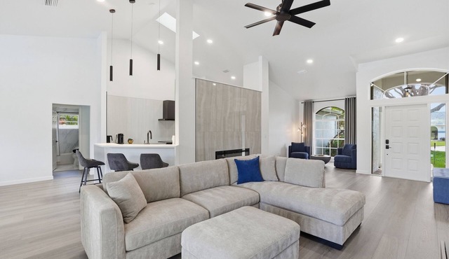2026 Renovated Luxury Home. Heated Pool. 10 mins to 5th Ave, Pier Beach